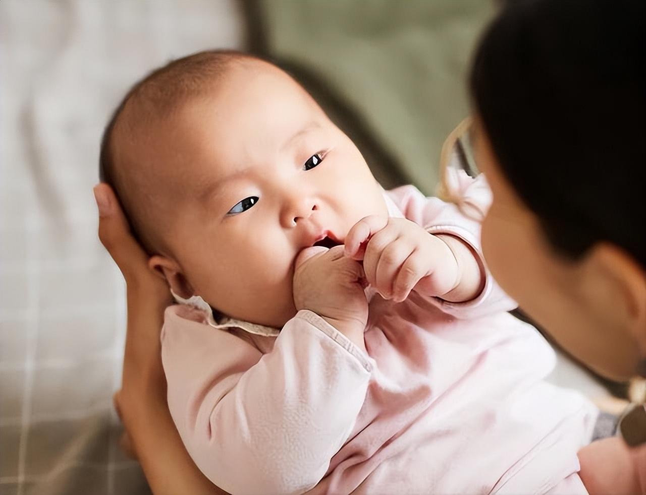 九个月女宝宝发育标准概述